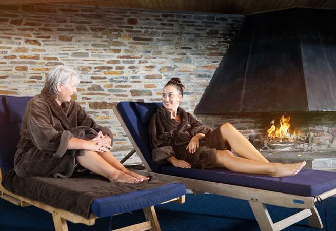 Relax by the pool in your complimentary robes, there is also an sauna and outdoor hot tub!