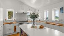 What a stunning kitchen!