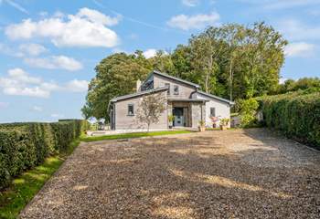 Welcome to Grand View. Drive in, park up and start enjoying!