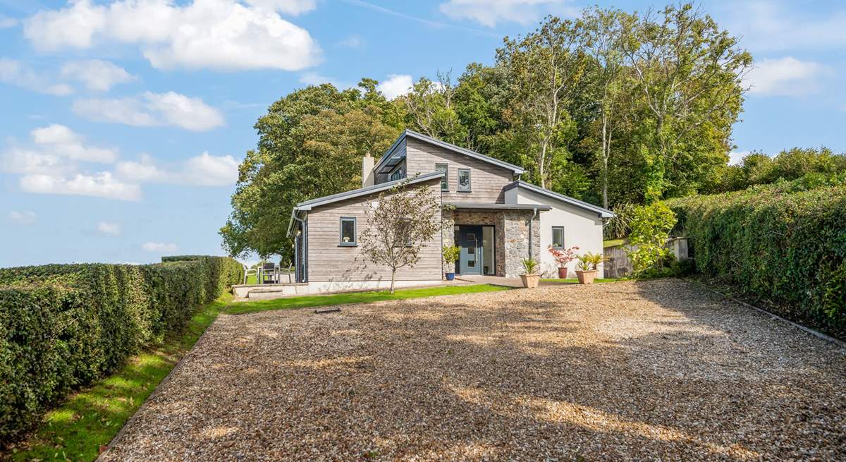 Welcome to Grand View. Drive in, park up and start enjoying!