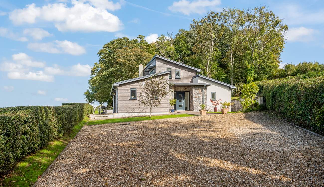 Welcome to Grand View. Drive in, park up and start enjoying!