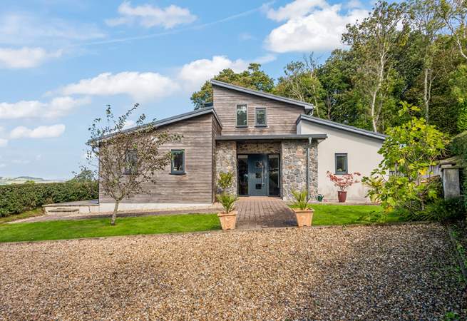 The front of this lovely contemporary house.