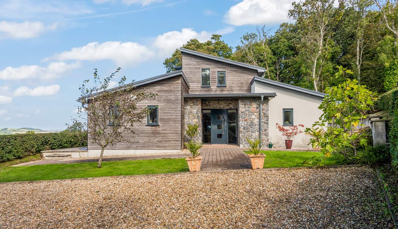The front of this lovely contemporary house.