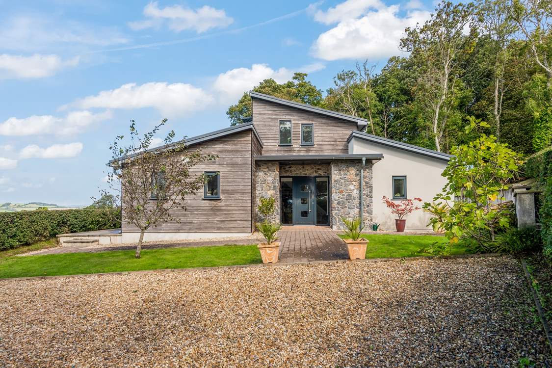 The front of this lovely contemporary house.