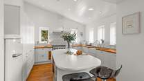 The well-equipped kitchen-area.