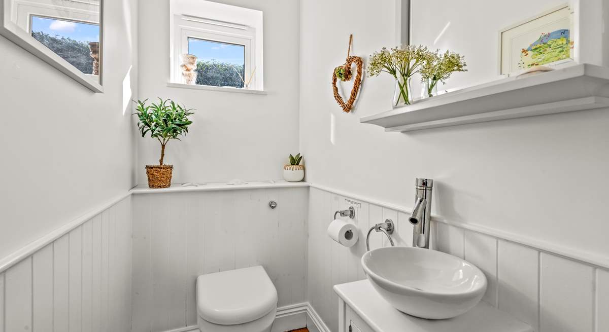 The handy cloakroom on the ground floor.