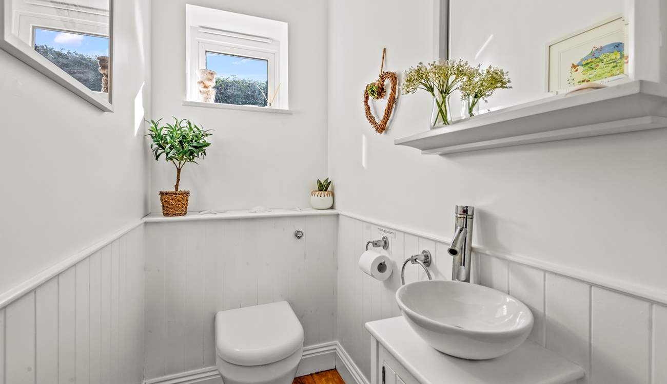 The handy cloakroom on the ground floor.