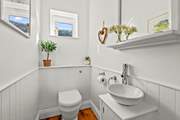 The handy cloakroom on the ground floor.