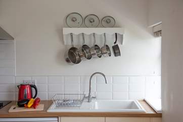 What a lovely Belfast sink to wash up in.