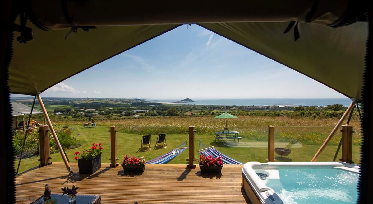 Sink into the spectacular sea views! 