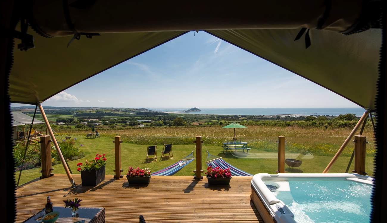 Sink into the spectacular sea views! 