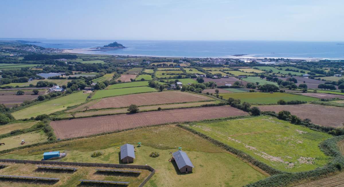 Mount View Retreat, Mount View Sunrise and Mount View Horizon share this fabulous setting. Since this image was taken there is now a cabin to the right of Horizon, but on the other side of the hedge, still promising plenty of privacy! 