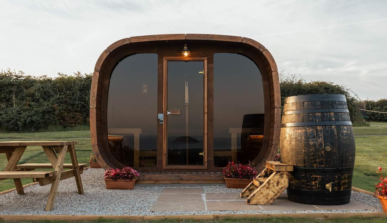 The sauna can seat up to 10 guests - ideal for the family.