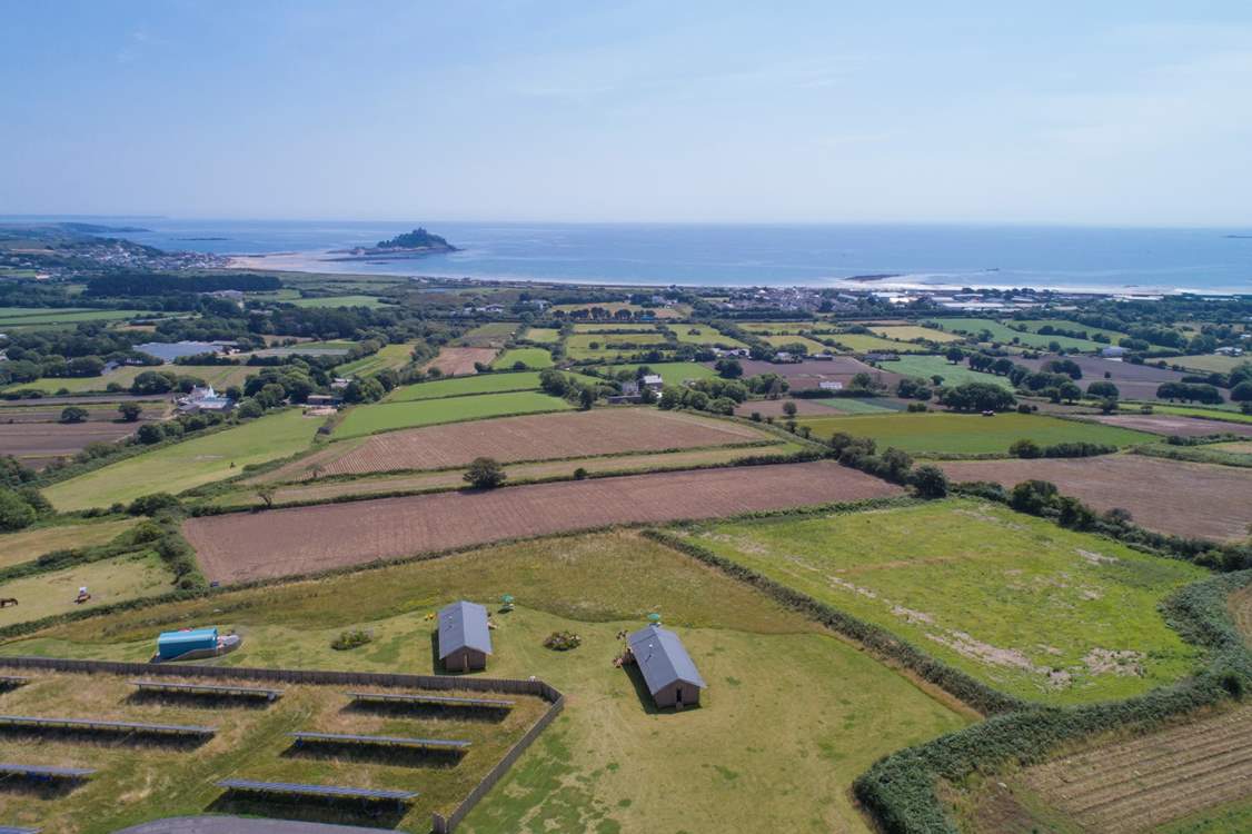 Mount View Retreat, Mount View Sunrise and Mount View Horizon share this fabulous setting. There is now one other property onsite, a cabin that sits to the right of Sunrise over the hedge.