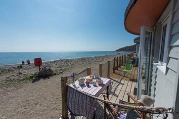 This bijou bolthole is right on Monmouth Beach, one of the most famous fossil locations in the world.