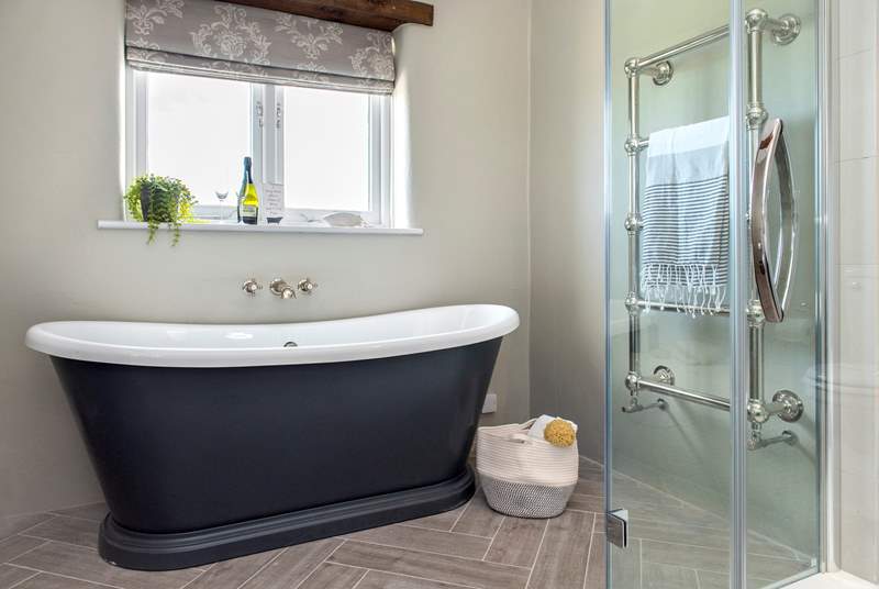 The en-suite even has the luxury of a free standing bath
