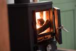 The warming wood-burner ensures cosiness whatever the time of year.