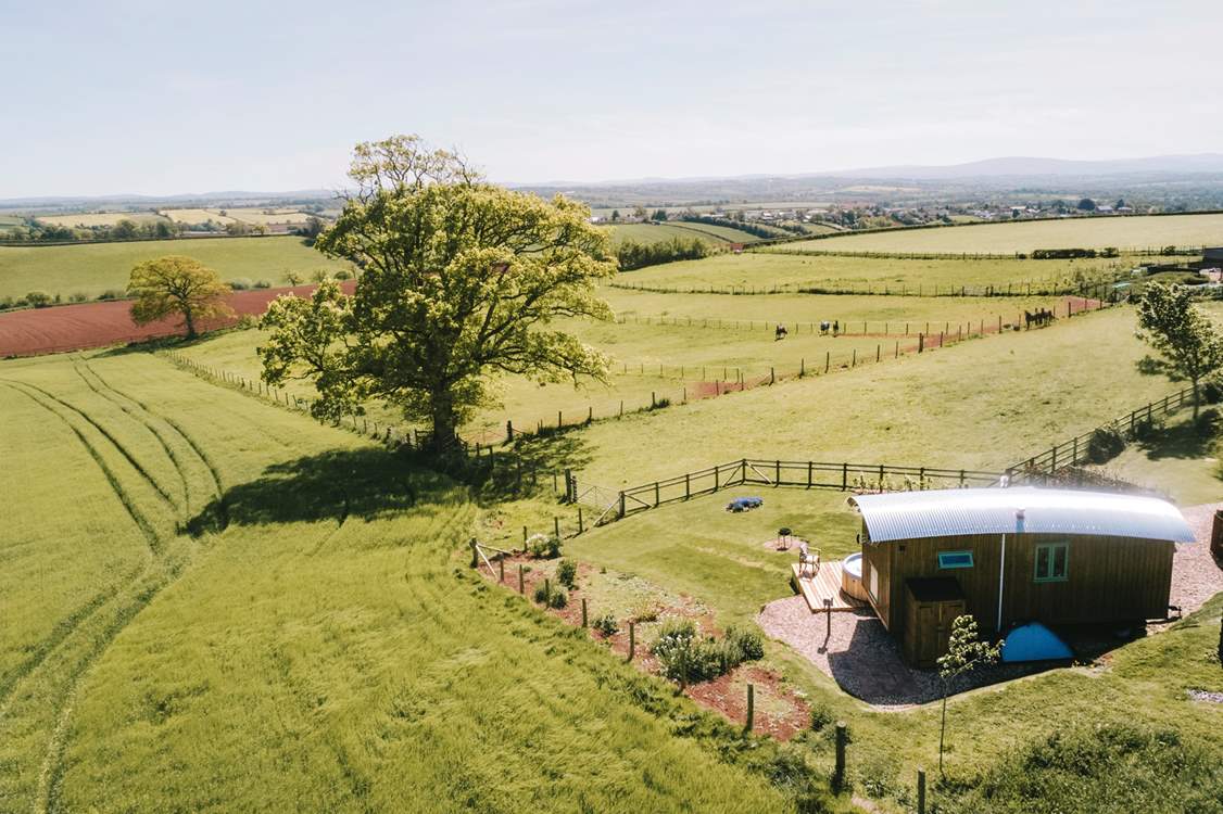 Far-reaching views out to Dartmoor National Park surround this Unique Hideaway.