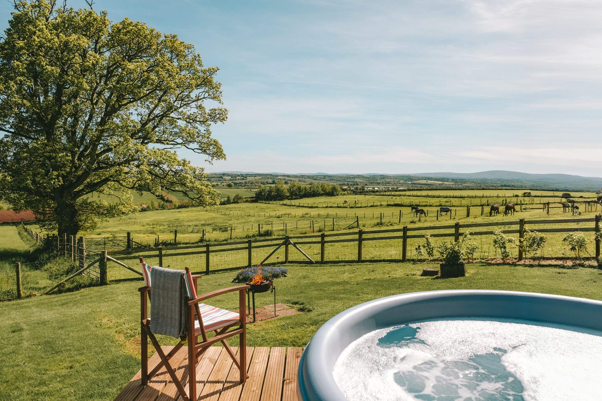 Enjoy magical moments from the warmth of the heavenly hot tub. 