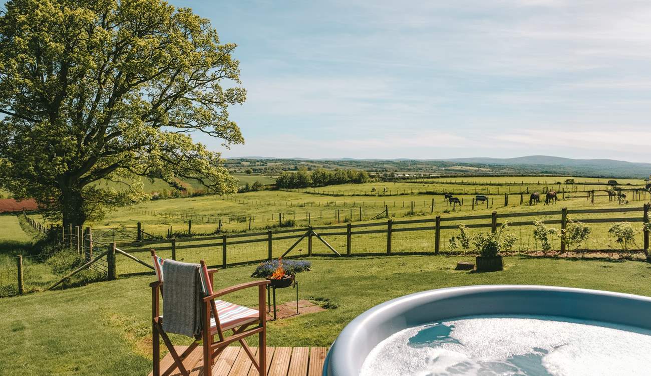 Enjoy magical moments from the warmth of the heavenly hot tub. 