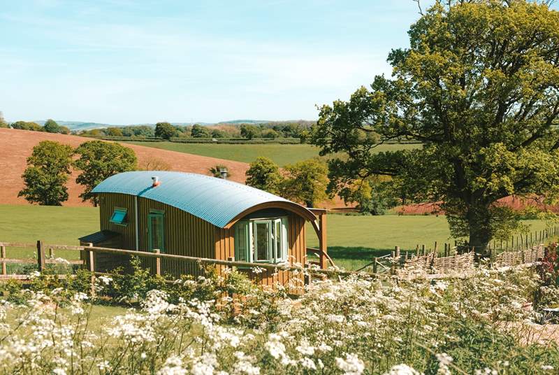 The Wagon With Faraway Views Holiday Cottage Description