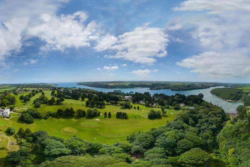 Located on the banks of The Helford River, what a tranquil loation.