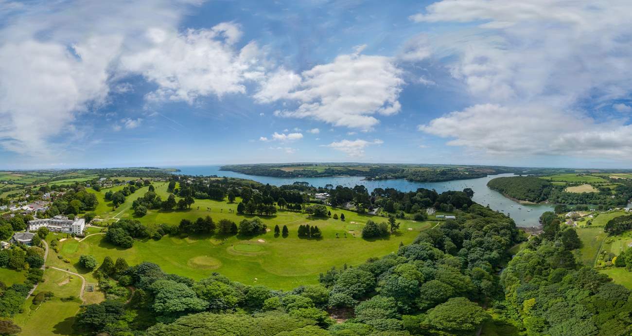 The breathtaking location of the hotel and these luxury houses by the river.