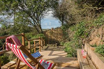 The upper decking-area is the ideal place to sit back and relax.