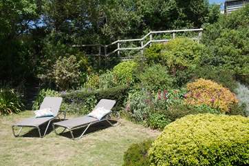 What a lovely summer setting!