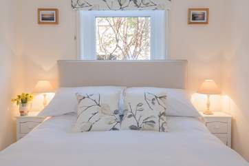 ...this double bedroom feels both fresh and cosy