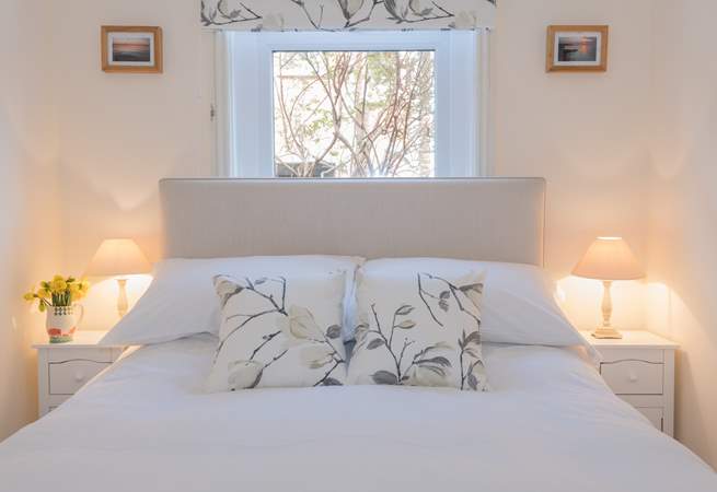...this double bedroom feels both fresh and cosy