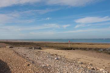 A level walk from Seaview Bay takes you to Springvale and Puckpool Park.