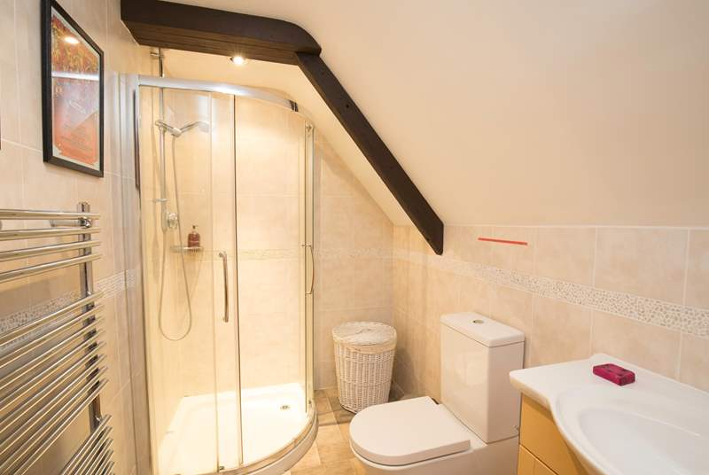 The heated towel rail provides warm towels for you after you step out of the spacious, fully tiled shower.