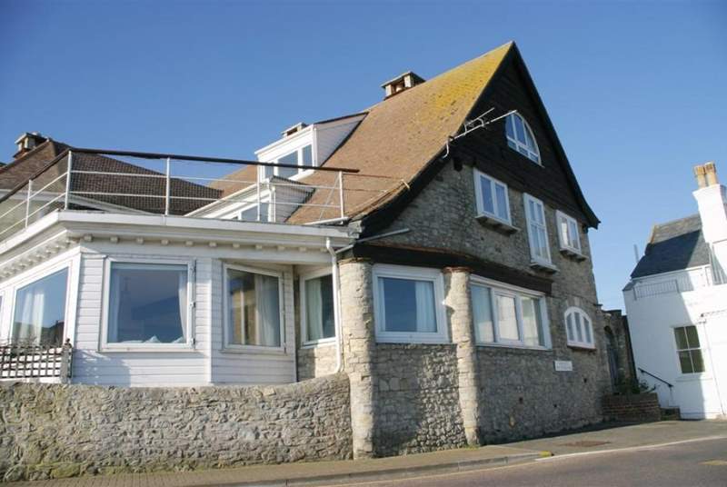 1 Starboard House is located on the top floor (the balcony is not part of 1 Starboard House).
