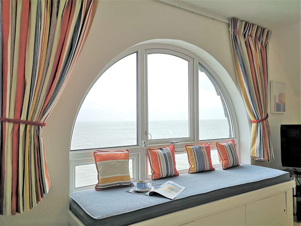 Relax and watch everyday Seaview life from the spectacular picture window.