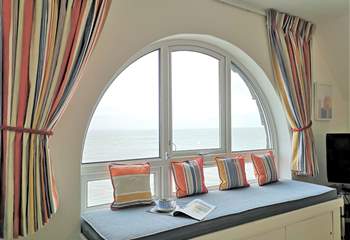 Relax and watch everyday Seaview life from the spectacular picture window.