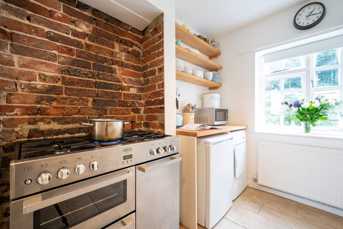 The well-equipped kitchen.