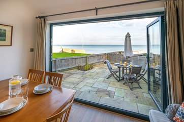 Enjoy morning breakfast with a view!