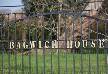 Entrance to the barns is through electric gates from Bagwich Lane.