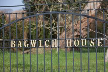 Entrance to the barns is through electric gates from Bagwich Lane.