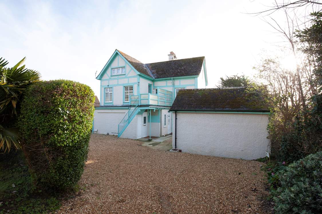 2 Bermuda is a lovely holiday flat in a charming building.