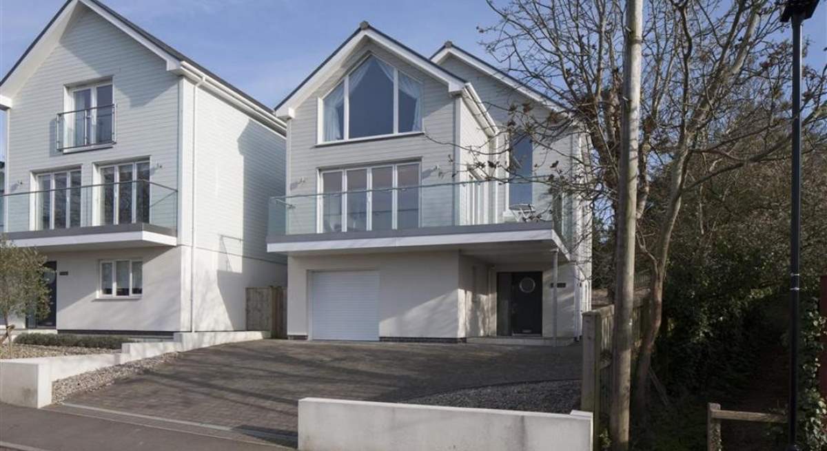 The exterior of the property can be found on Old Seaview Lane and is just a short walk into Seaview Village.