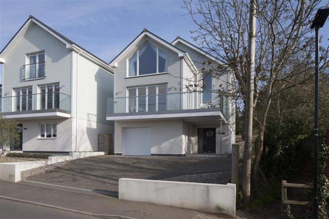 The exterior of the property can be found on Old Seaview Lane and is just a short walk into Seaview Village.