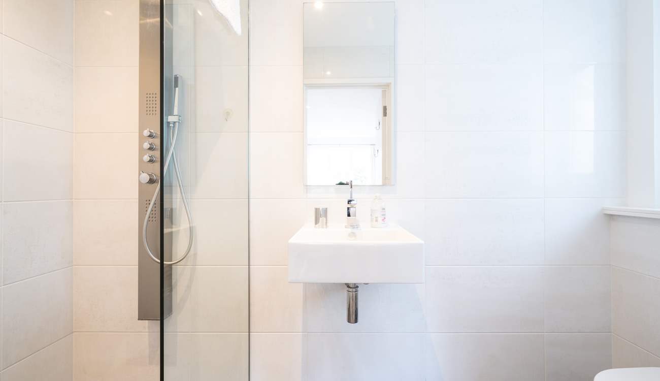 ...with en suite shower-room.