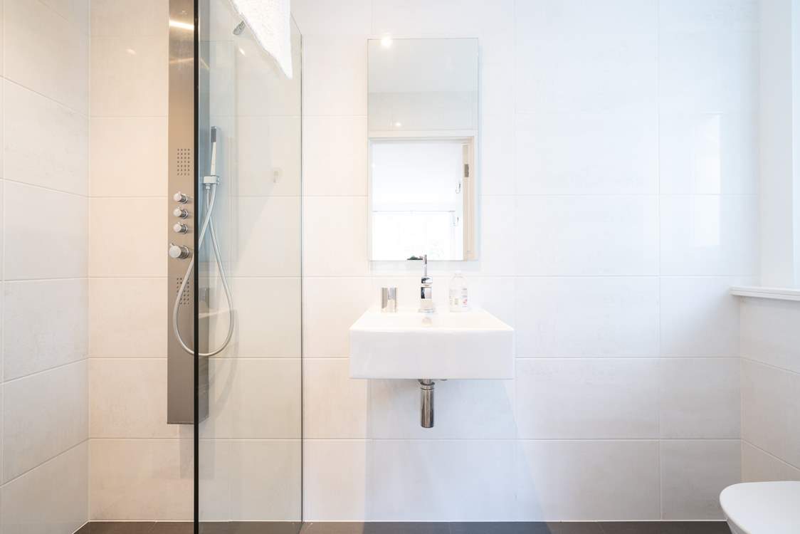 ...with en suite shower-room.