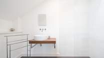 ... with en suite shower-room.