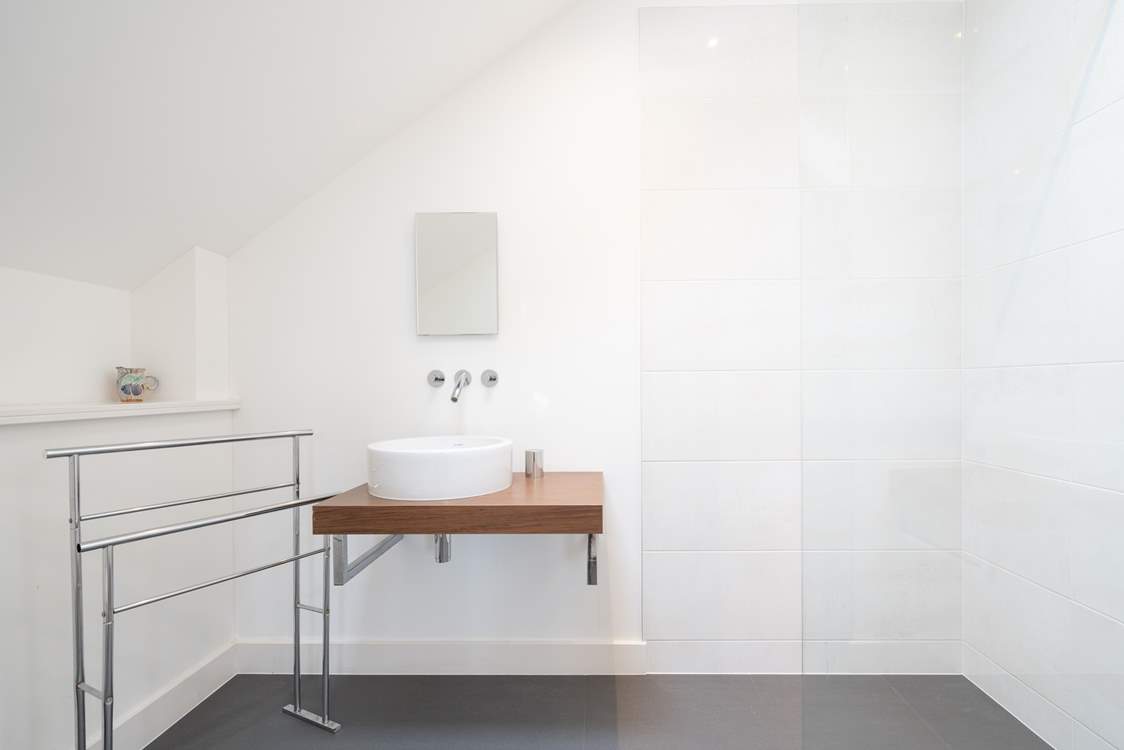 ... with en suite shower-room.