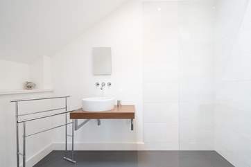 ... with en suite shower-room.