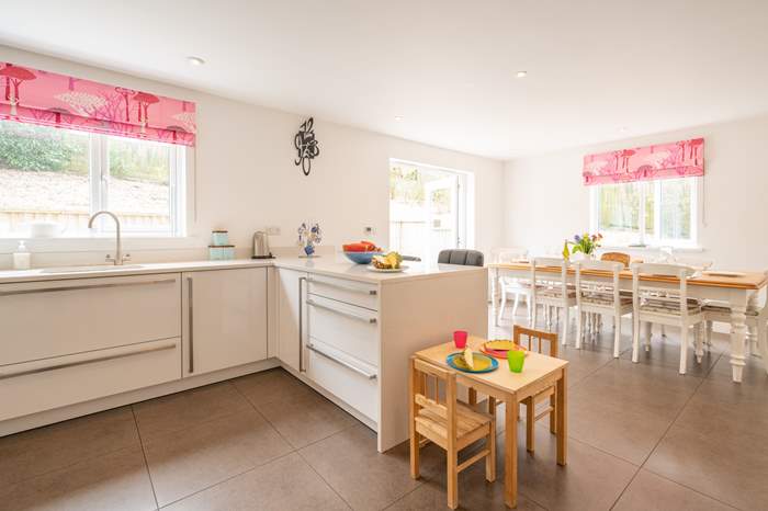 2 Little Cedars is a 4 bedroom, dog friendly holiday cottage near the beach in Seaview, Isle of Wight.