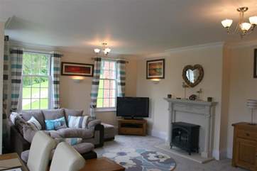 The electric fire means you can expect both cosy warmth and convenience.